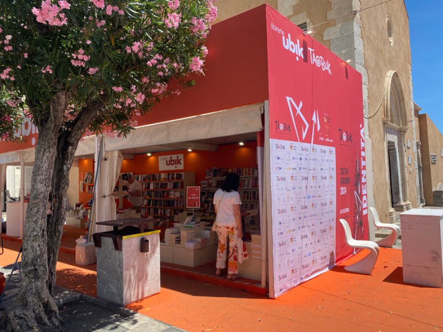 Taobuk - Taormina International Book Festival, il festival letterario che per cinque giorni trasforma Taormina in un'agorà dove la letteratura incontra le arti e la scienza