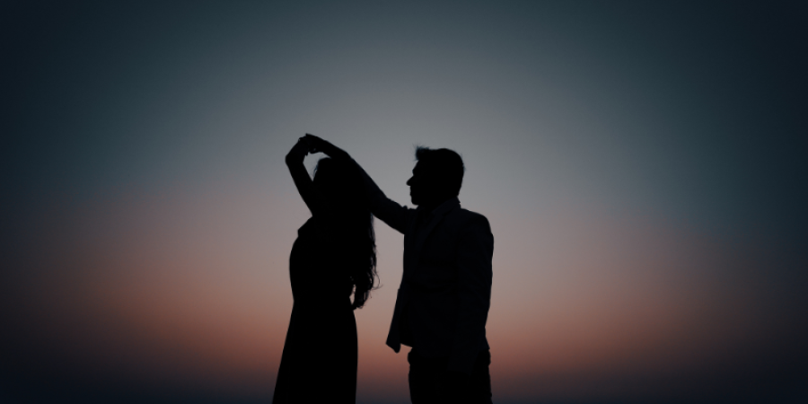 Romance da leggere in estate: 10 storie per innamorarsi tra sogni e segreti Romance da leggere in estate: 10 storie per innamorarsi tra sogni e segreti