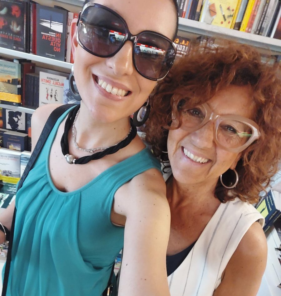 Antonella e Cristina, libraie della Ubik Rivoli.