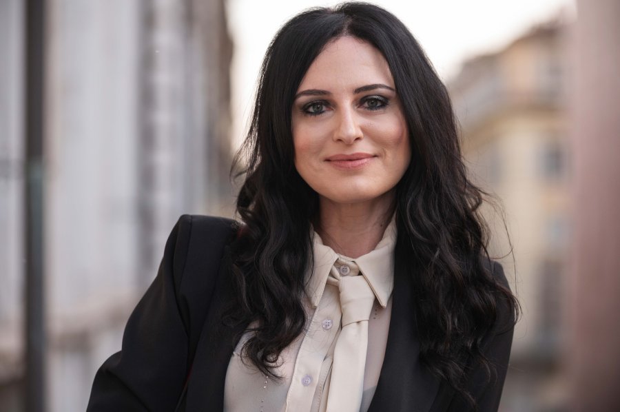 Gli anni in bianco e nero: Francesca Giannone torna in libreria con un romanzo emozionante