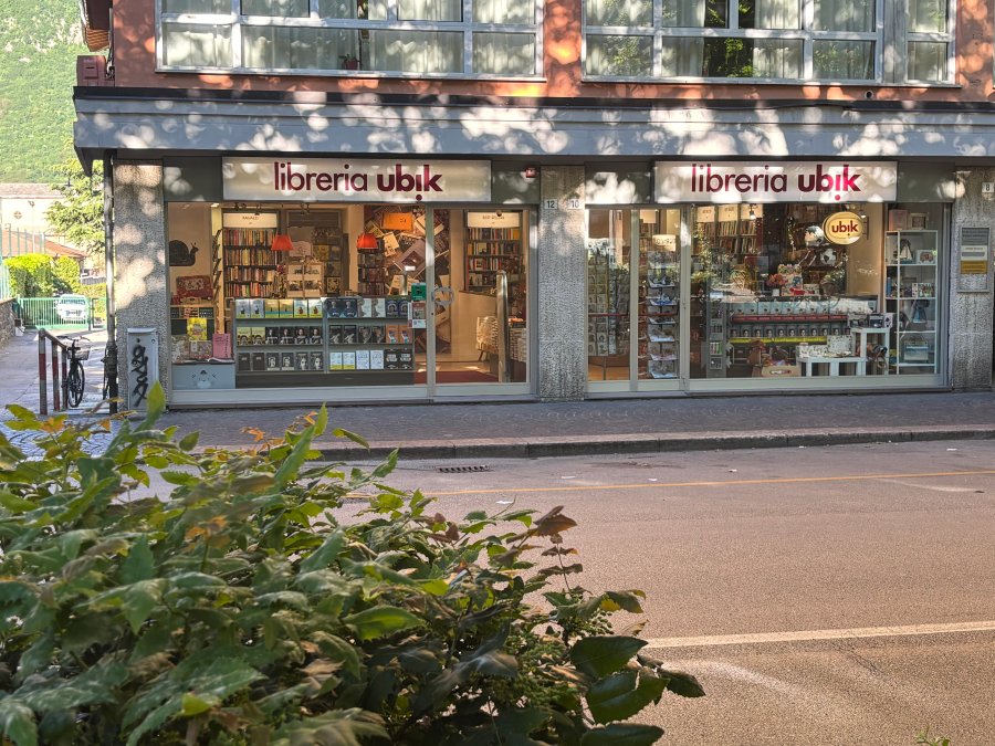 Esterno della libreria Ubik Trento