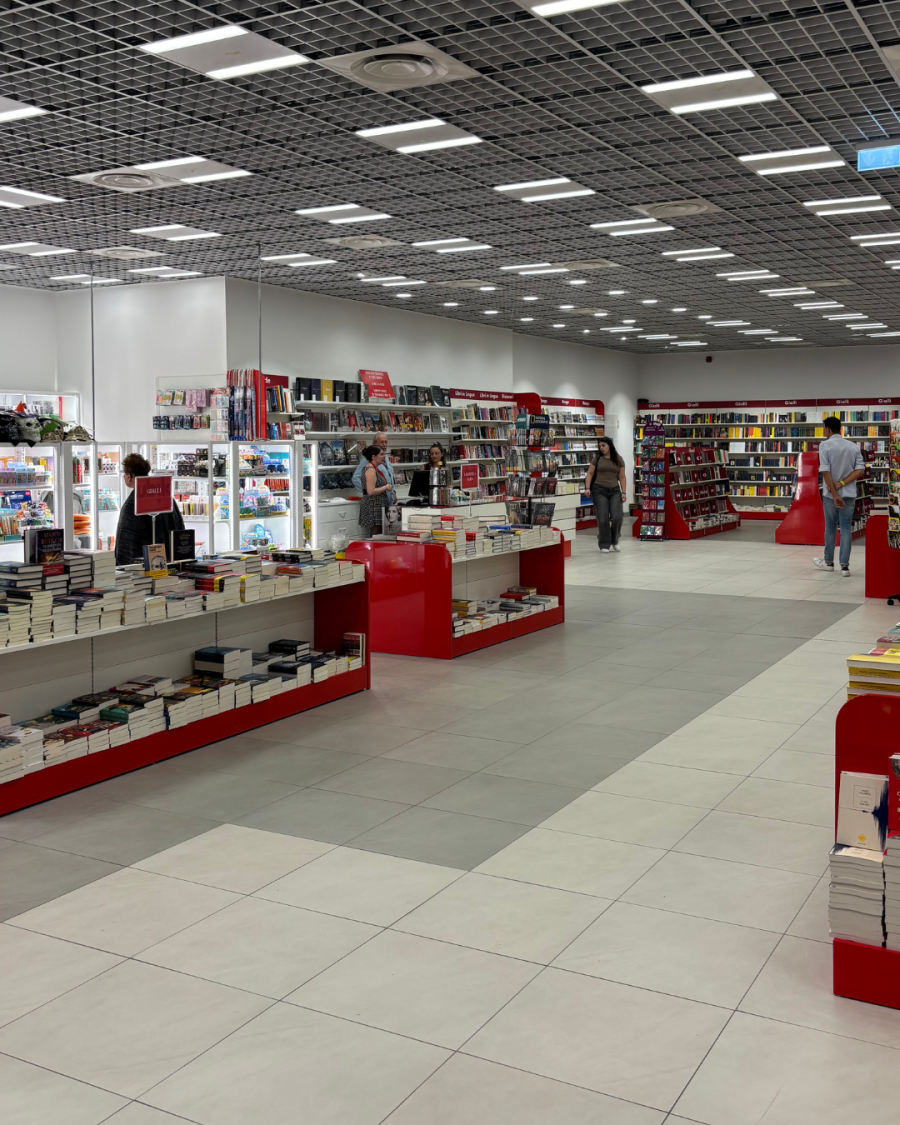 La nuova Ubik di Moncalieri, una delle librerie più grandi dell'area torinese
