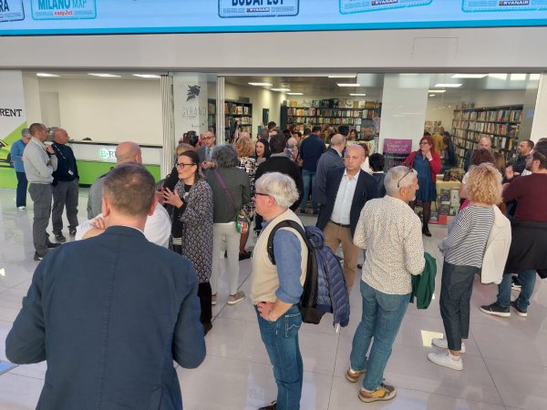 Copertina Ubik Cyrano en Voyage Alghero Aeroporto