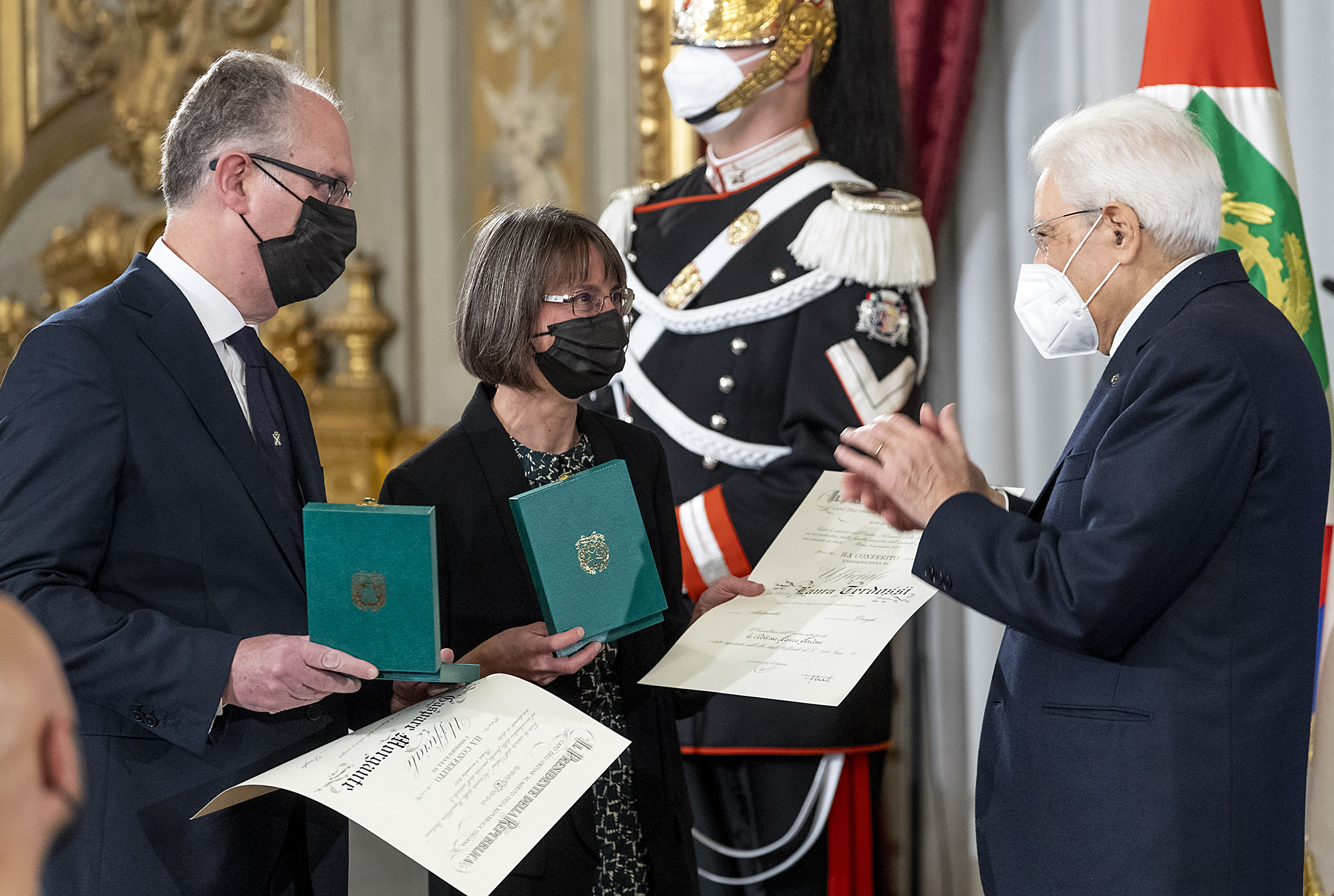 Mattarella premia i librai triestini per Libri al telefono Mattarella premia i librai triestini per Libri al telefono