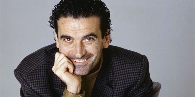 I 70 anni di Massimo Troisi: due film e due libri da non perdere I 70 anni di Massimo Troisi: due film e due libri da non perdere