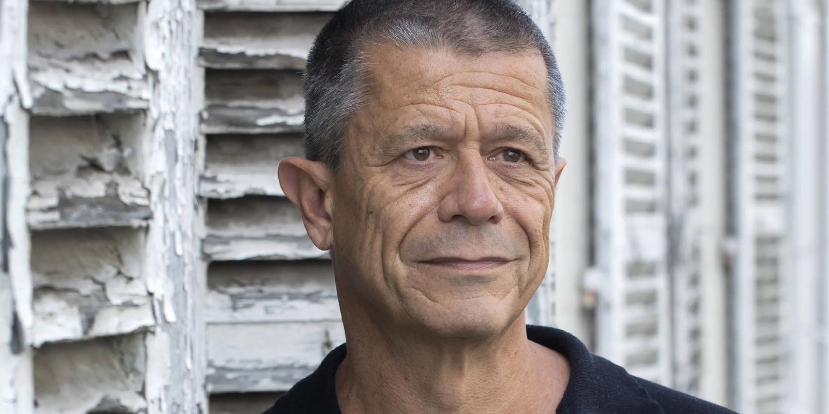 “Ucronia” di Emmanuel Carrère, in equilibrio tra realtà e finzione “Ucronia” di Emmanuel Carrère, in equilibrio tra realtà e finzione